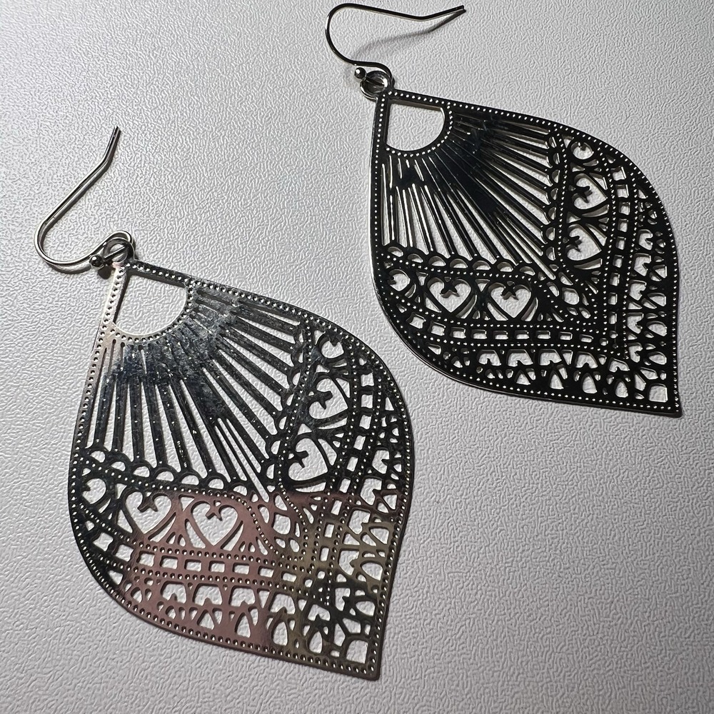 Vintage Filigree Fan Shaped Teardrop Cutout Heart Pattern Earrings